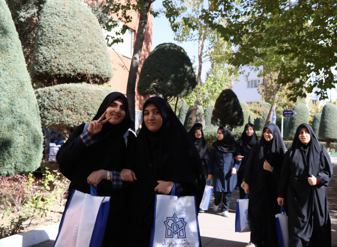 بازدید دانش‌آموزی از پردیس مرکزی دانشگاه علامه‌طباطبائی